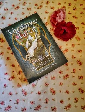 Verdance Tarot Deck by Stephanie Pui-Mun Law - Forest Green Box